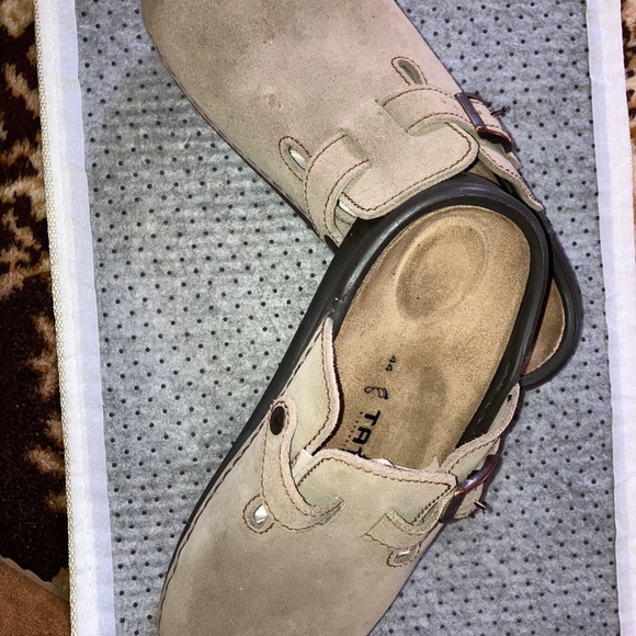 Men\'s size 11 tan suede Birkenstock sandals in box - open back closed toes main image 5
